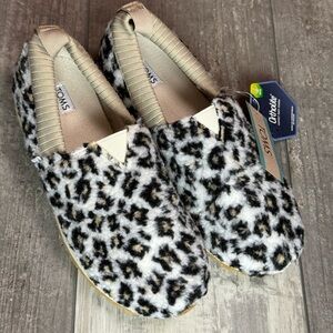 Toms NWT alpargata egret snow leopard fleece size 5.5